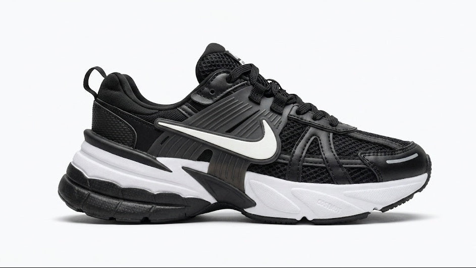 Zapatilla Dama Nike V2K Run "Black/White"