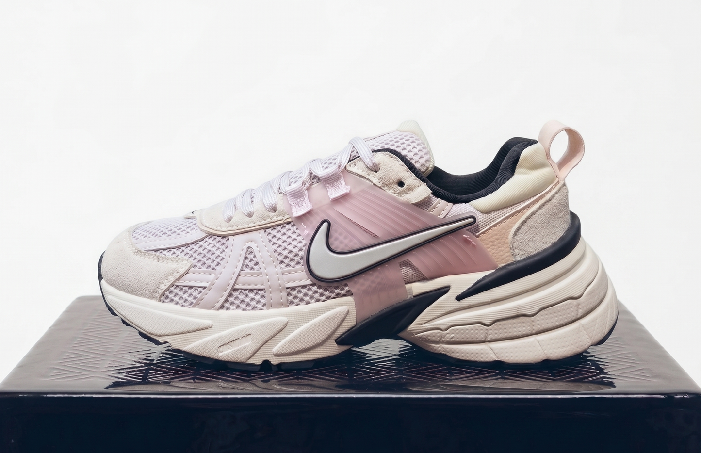 Zapatilla Dama Nike V2K Run "Beige/Pink"