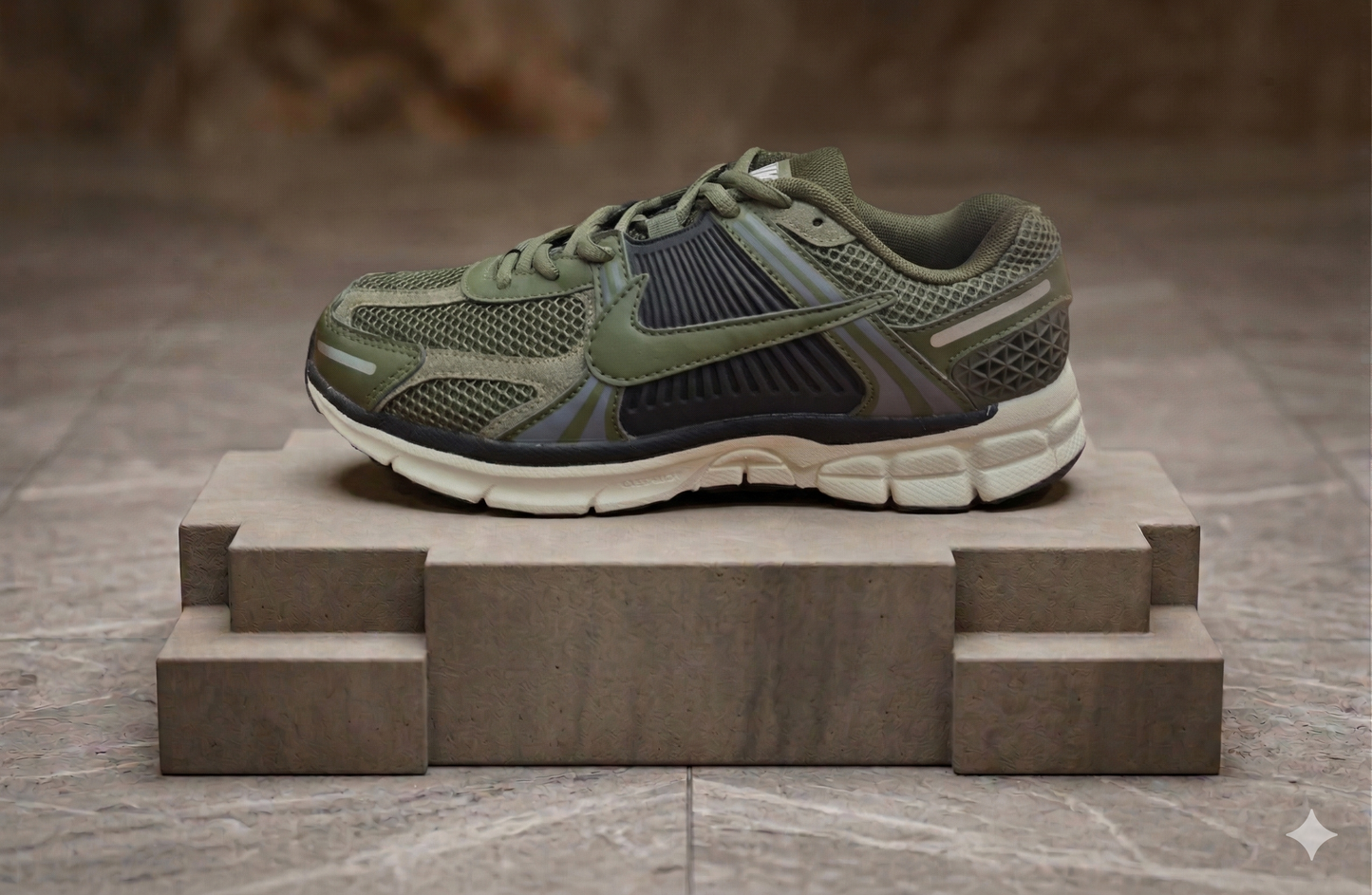 Zapatilla Caballero Nike Zoom Vomero 5 Marrón