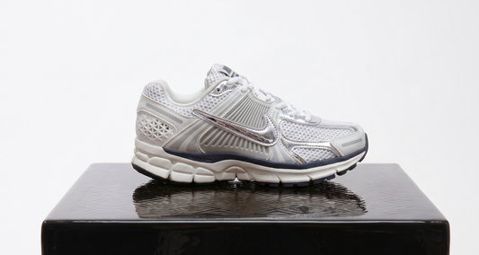 Zapatilla Dama Nike Vomero 5 "White/Grey"