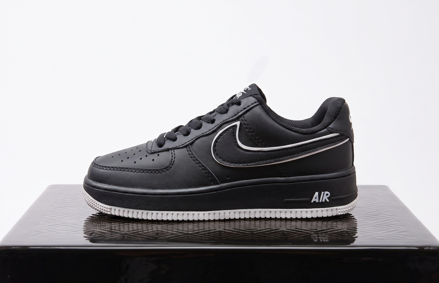 Zapatilla Dama Nike Air Force One "Black/White"